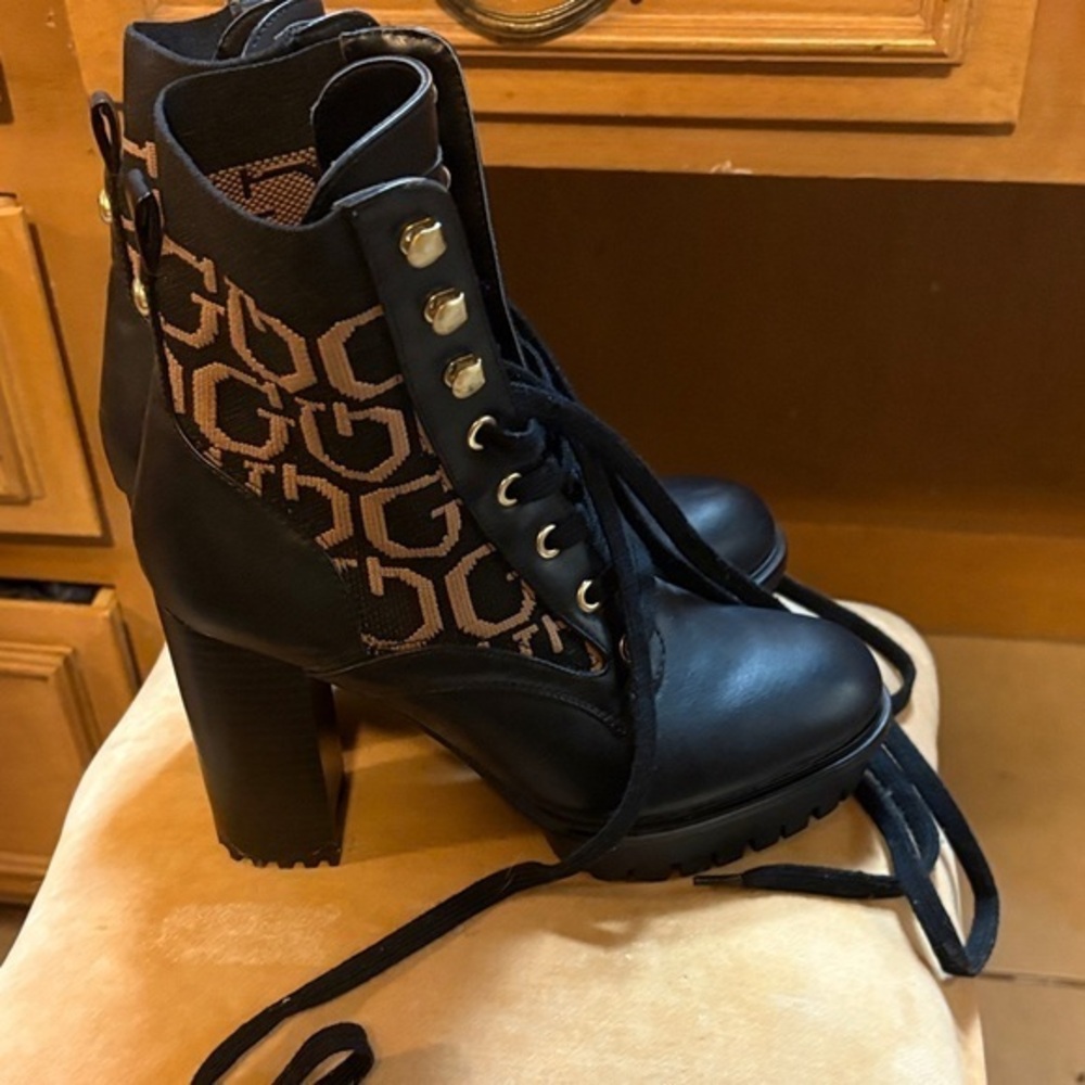 Nwot Guess Black and Brown Lace-Up Boots